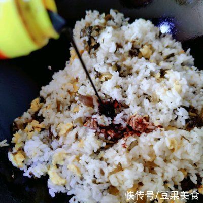 雪菜蛋炒饭|#蛋趣体验#十分钟快手早餐#快手雪菜蛋炒饭