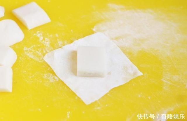 年糕此做法值得试试,外层酥脆,内层香糯,吃一块就忍不住