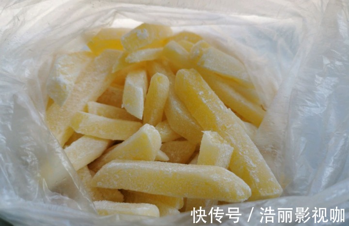 炸制|炸薯条时,裹面粉直接炸就错了,教您正确做法,薯条又香又脆