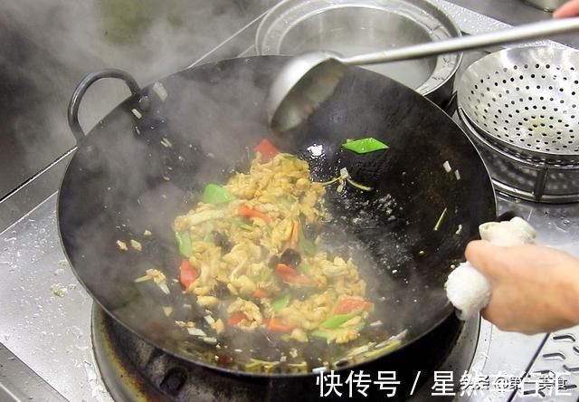 解馋|鸡胸肉这样炒着吃，又嫩又滑，搭配这几种菜，营养均衡又解馋