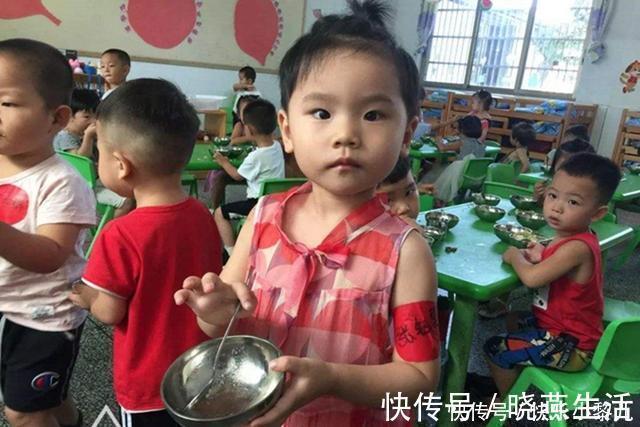 大锅饭|孩子在幼儿园吃饭吃得津津有味,回家却变成吃饭“困难户”为啥?