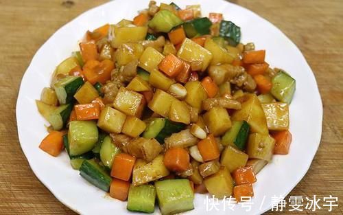 土豆不要炒土豆丝了，教你一道传统老菜炒三丁，做法简单好吃下饭