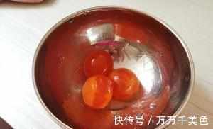 家常排骨菜谱，咸蛋黄排骨，做法简单，美味营养，吃不够