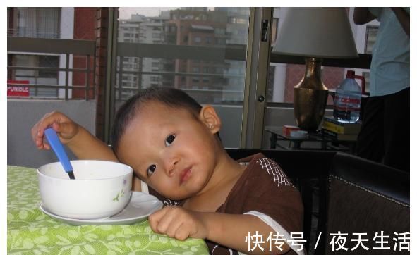 晨晨妈|6岁男娃嘴里发出阵阵酸臭,儿科医生孩子积食严重,家长别拖了