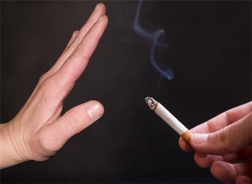 医生|坚持每天吃坚果，就能降血脂？医生告诉你答案，看完涨知识了