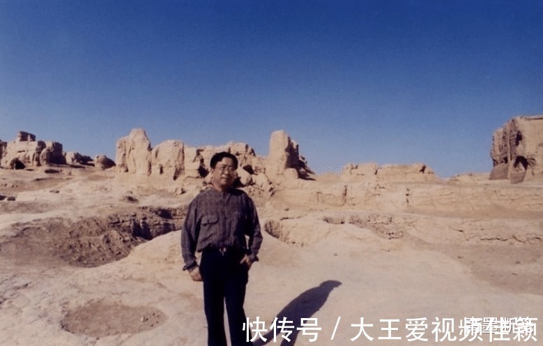 余秋雨@王朔评余秋雨他不应该成为一个作家,甚至算是低配版的席慕容