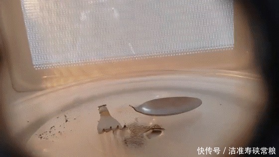 不能放进微波炉的10种东西,很多人第一个就弄错了,太危险了