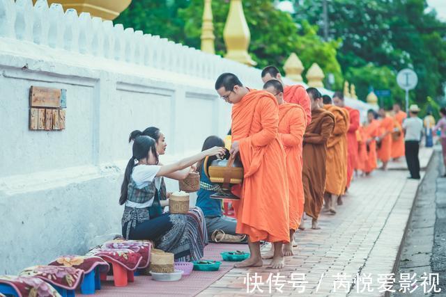 人文景观|老挝最温情的一道人文景观，持续千年，游客为此专门早起