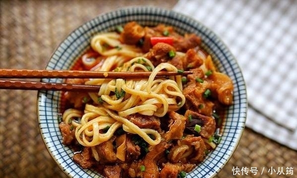 牛腩|天冷来碗香辣牛肉面,自己做配料足,吃得冒汗超过瘾