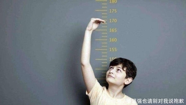 垃圾桶|孩子若是有这几种“节俭”举动,未来容易没出息,家长别再偷着乐