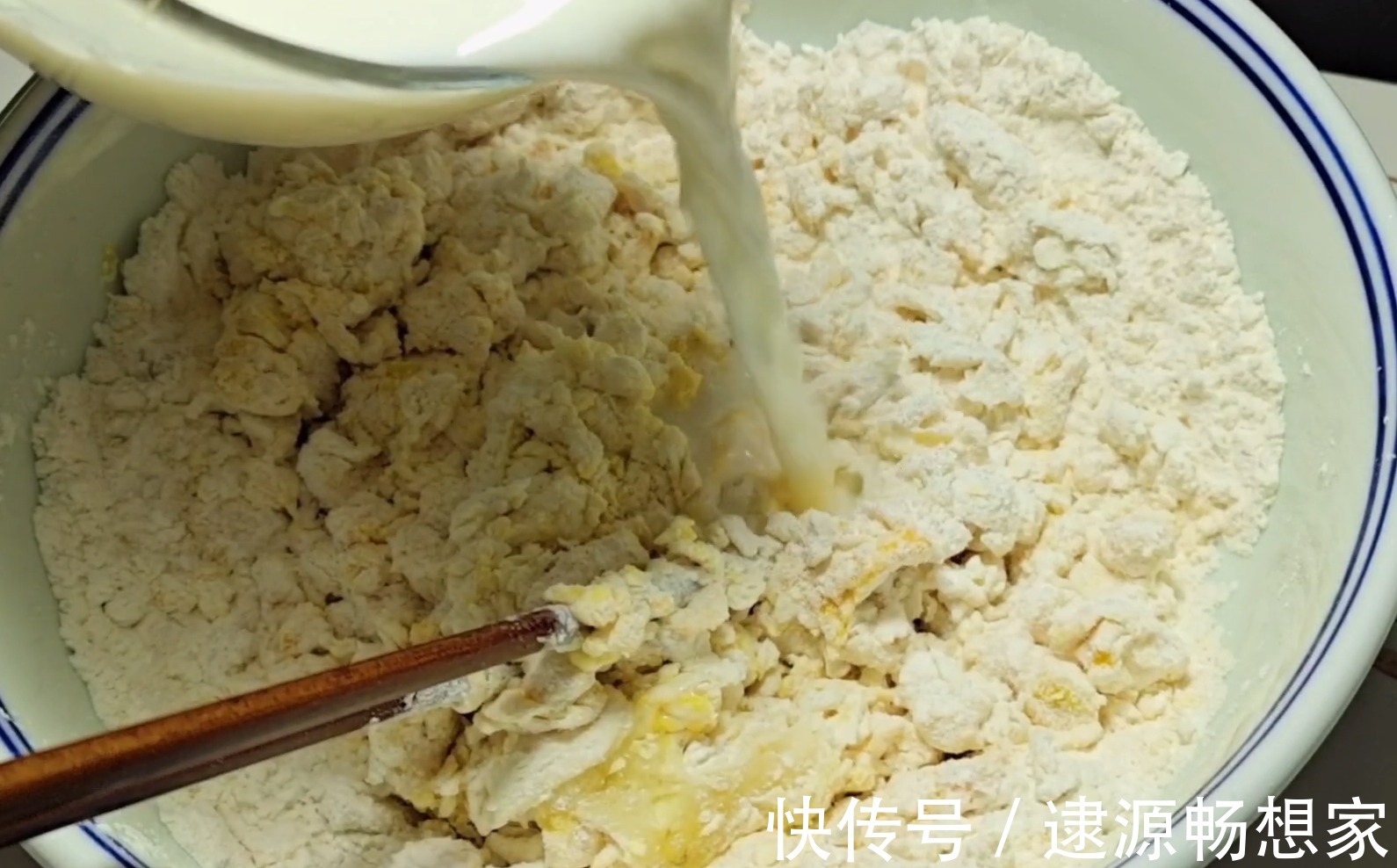 一碗面|2个鸡蛋，一碗面，简单一做，暄软香甜，营养丰富，比面包还好吃