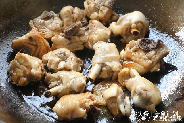  鸡腿肉炖土|一道菜，立秋之后要常吃，营养丰富汤汁多，尤其孩子多吃身体棒！