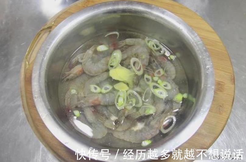 油焖大虾这样做更入味，1斤虾一个人都不够吃，虾鲜嫩无腥味！