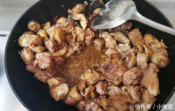 抠门|6个人只吃一盘菜,以为同事抠门,菜一上桌大家纷纷掏出手机