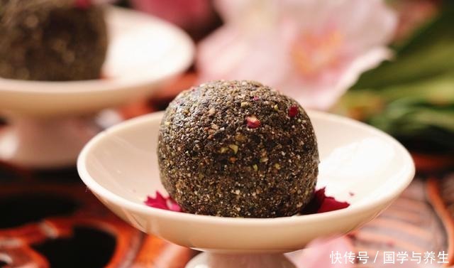 冬天常吃黑芝麻丸,教你三黑配方,不用九蒸九晒,做法太简单了