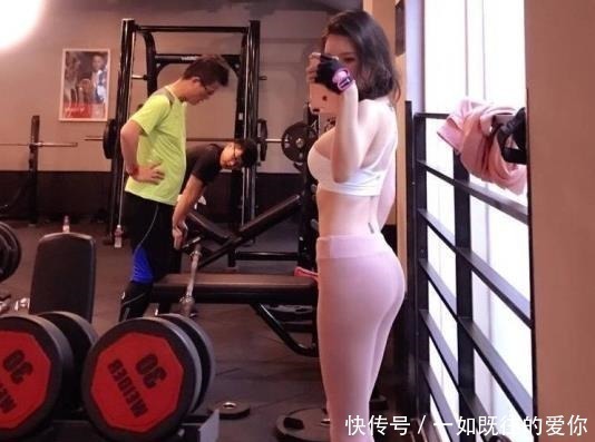 轻奢感|小姐姐爱穿紧身打底裤，突显柔美线条感，穿出时尚轻奢感