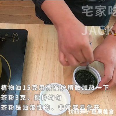 全蛋法双色海绵小蛋糕，小小的一个，可爱好吃，小朋友尤其喜欢