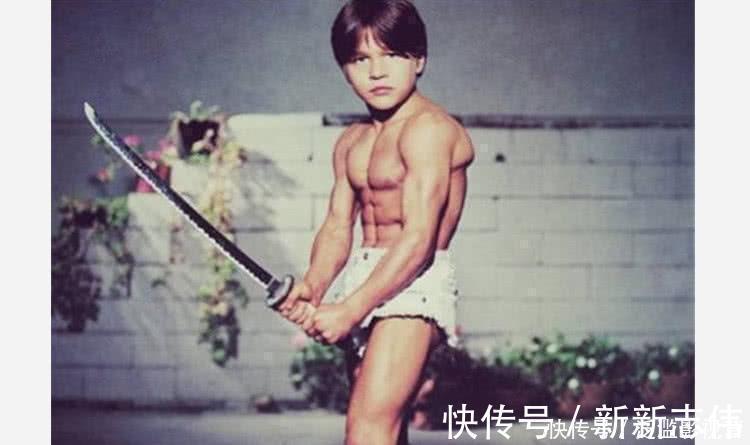 俯卧撑|世界上最“强壮”的男孩，每天500俯卧撑，18年后长成这样