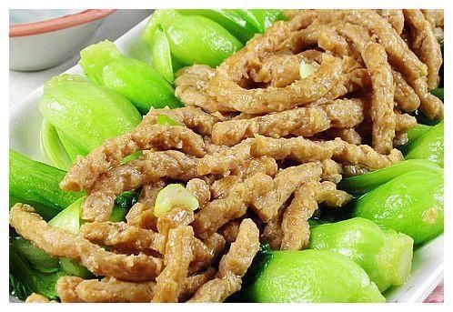 美食推荐：辣子肥肠、香辣牛肉、素肉丝油菜、银耳鲜香的做法