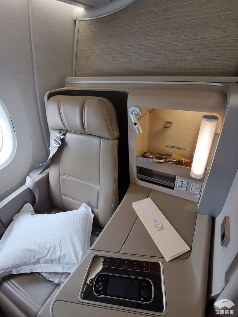 拔草东航A350套房商务舱座椅能随意调整方向,大飞机真带劲