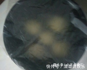 做面包不用买烤箱了,教你一招,用普通锅就能做,2分钟就学会