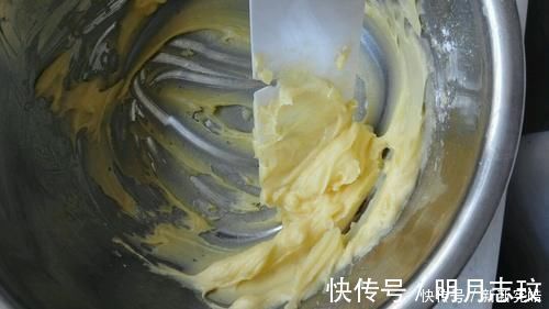 搅拌均匀|这款简单、易操作的苹果派，酸酸甜甜的，全家都喜欢吃