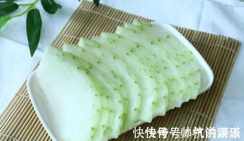 毒素|晚上坚持吃3种碱性食物,轻松排出肠胃毒素,告别身上三层肥肉!