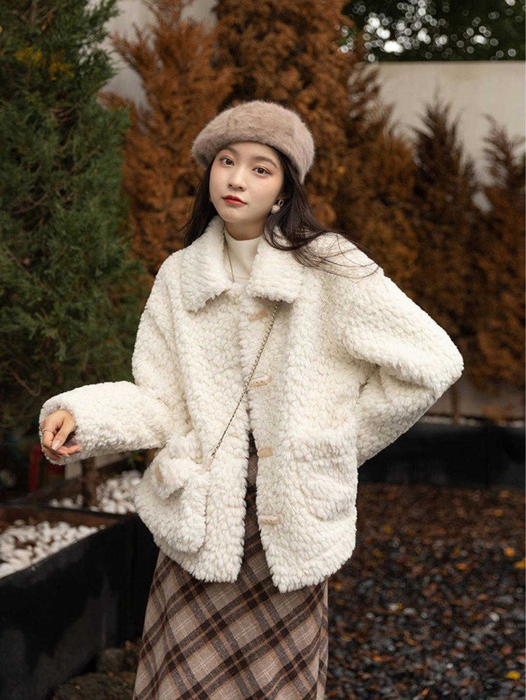 毛茸茸|羽绒服不流行了,今年更火的是“羊羔毛外套”,保暖舒适又百搭