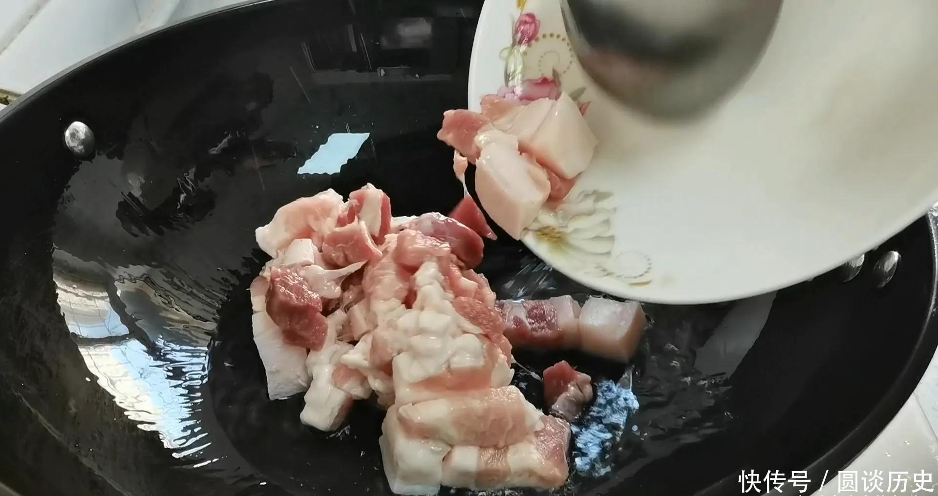 天冷就爱吃一锅猪肉白菜炖粉条,有荤有素,营养美味,特别下饭