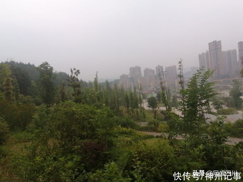 蓬安|逛游百牛赞歌广场，这里风景独好