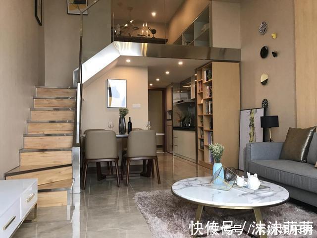 面积|拿到房我很好奇：明明买的是跃层，为什么开发商不把楼梯现浇好？