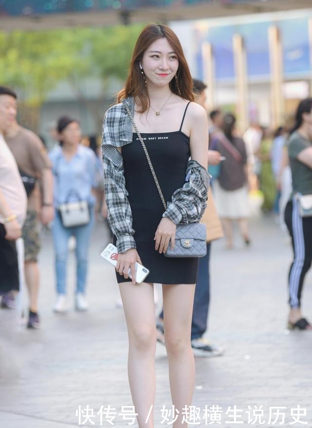 紧身裙|穿衬衣的漂亮小姐姐,慵懒和性感兼备