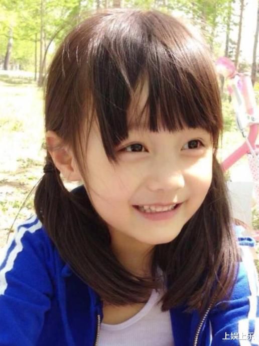 赵薇 女儿 长相太好看 网友直呼 可别整容 已经够好看了 全网搜