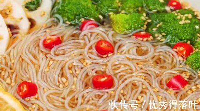 鲜酸微辣的捞汁粉丝，简单好吃的家常美味，家人特喜欢！
