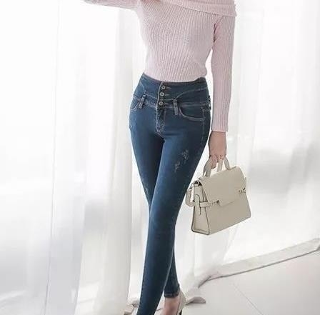 牛仔裤 牛仔裤适合任何场合,在不同场合穿着不同的感觉