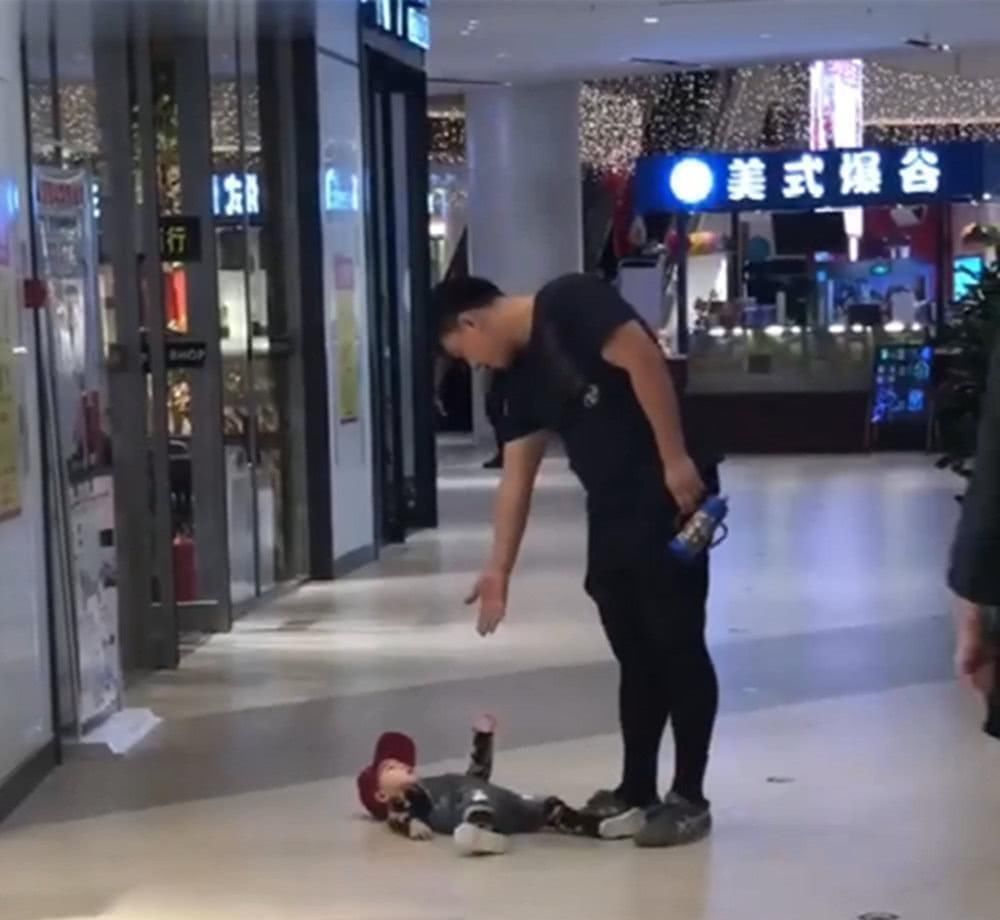 手办|价值15万的手办,被熊孩子毁了,父母的解决态度也毁了孩子的格局