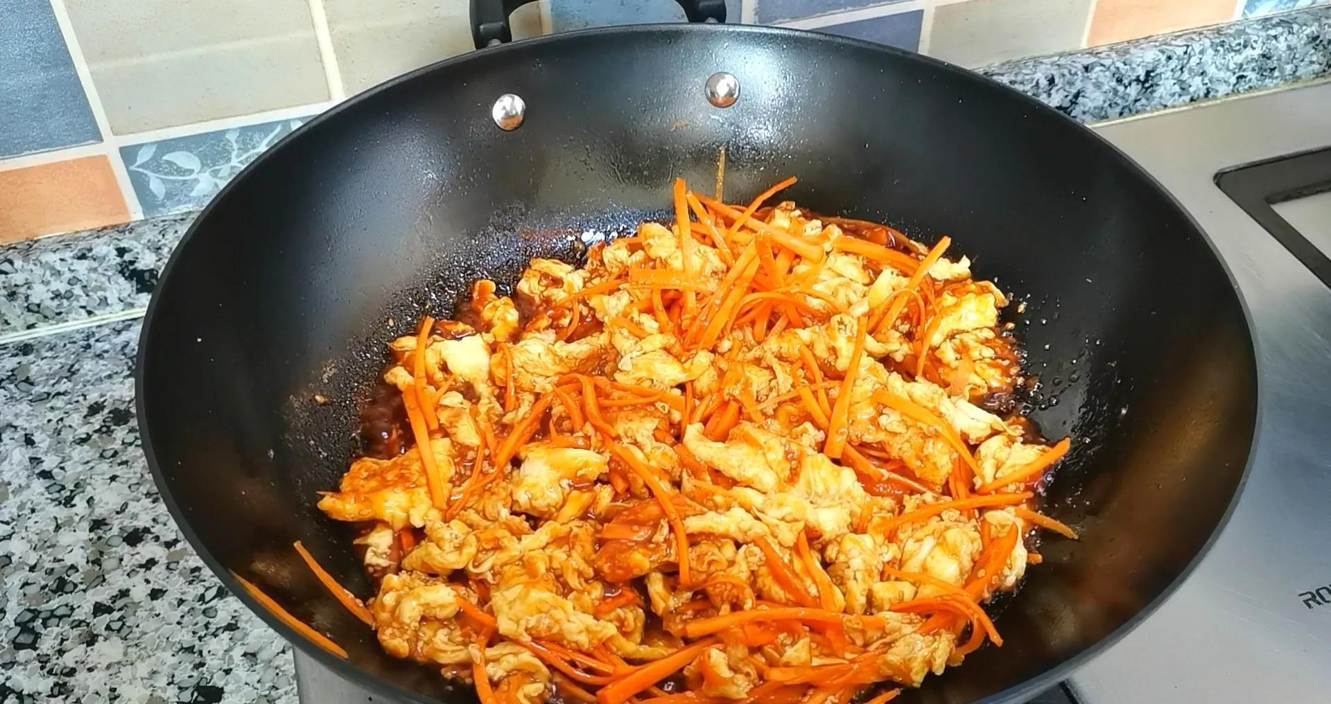 灵魂酱汁炒蛋,鲜香嫩滑,拌面下饭都好香,比肉还香,老少都爱吃