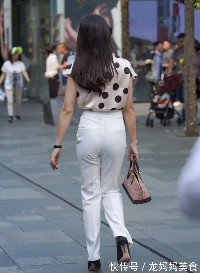 束腰|收起“露脐”穿法,今年讲究拼接搭配,洋气又显高,为何不呢?