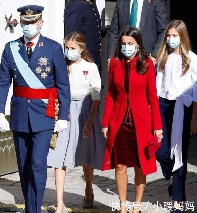 姐妹花|这朵西班牙姐妹花很少见,劳拉的蓝色连衣裙和她姐姐一样高