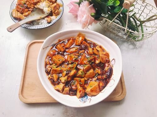 五香粉|麻辣豆腐，做法简单还方便，炒一炒就出锅，香辣爽滑太下饭