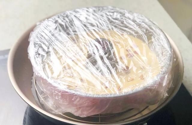 不用烤箱,不加油,上锅蒸一蒸就搞定,松软香甜,好吃不上火