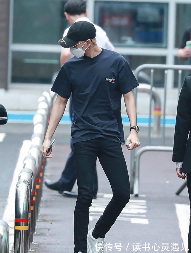 衬衫搭配 有一种懒人风格叫“黑色调”，夏日这样穿，变身潮男毫不费力！