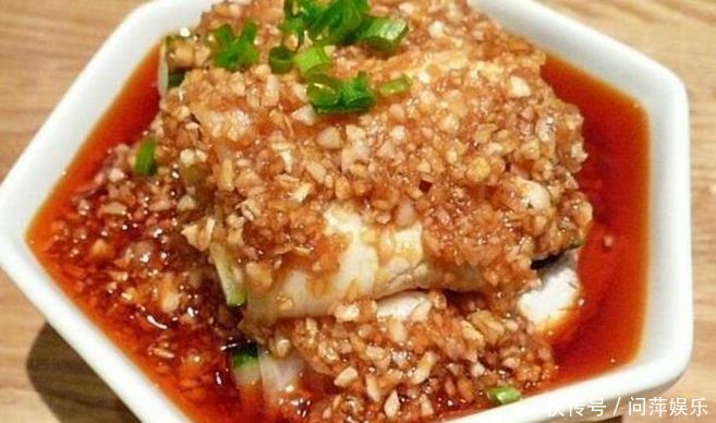 家味美食：金丝鹌鹑蛋，白切鸡，白肉莴笋卷，香辣豆腐的做法
