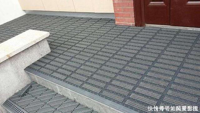 铝镁合金|家门口不要再傻傻的放地垫了!现在都流行这种,用10年都不会坏