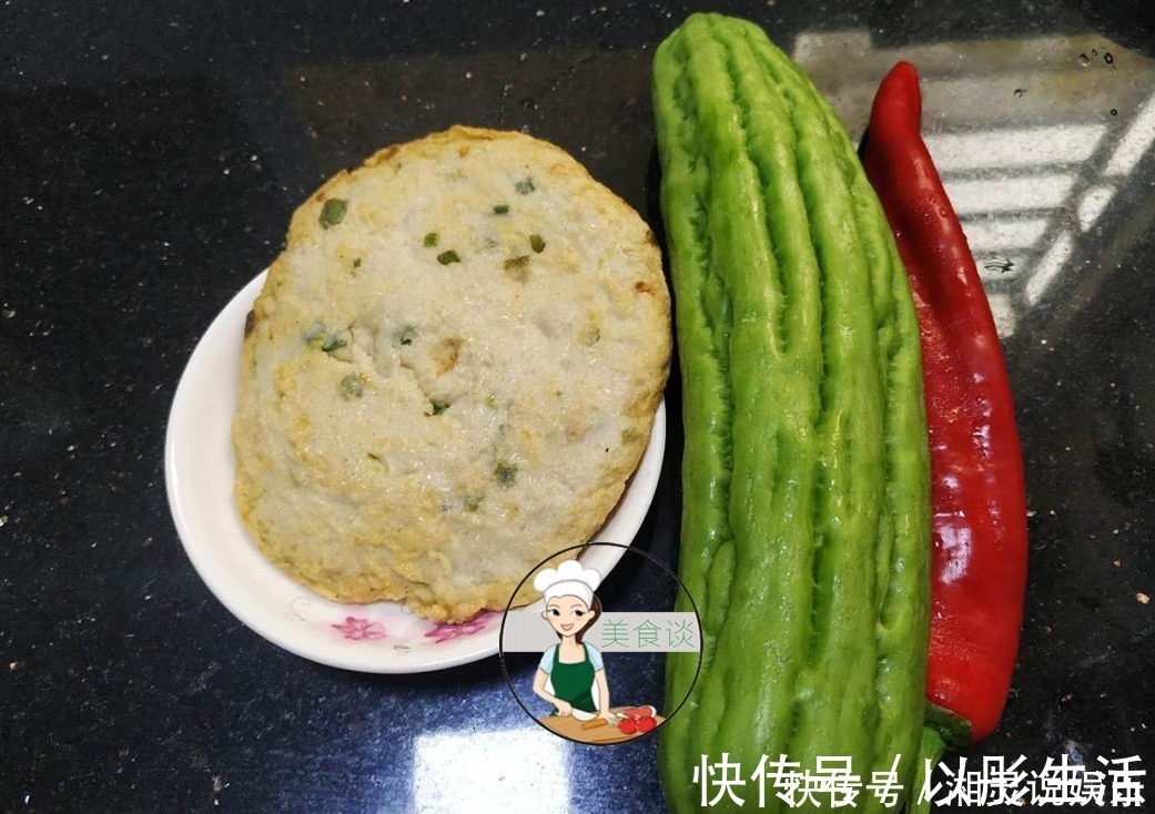 红辣椒|炒苦瓜时别直接下锅,多做一个步骤,苦瓜更脆还不苦,热天吃最香
