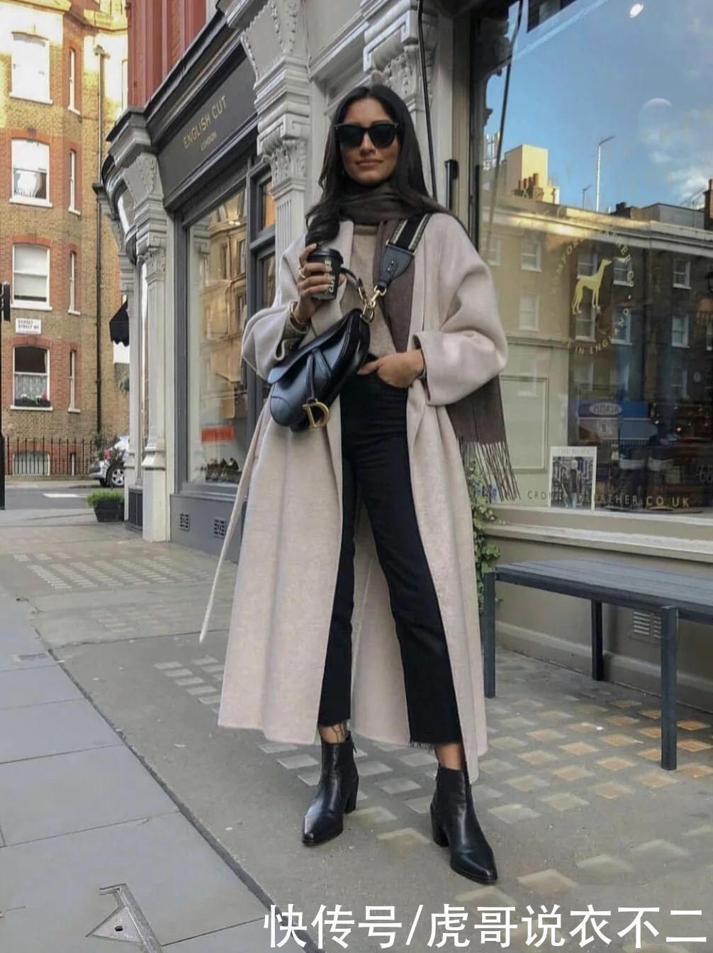 大衣配高领毛衣太普通？那是你没穿对，这么穿优雅实用又时尚