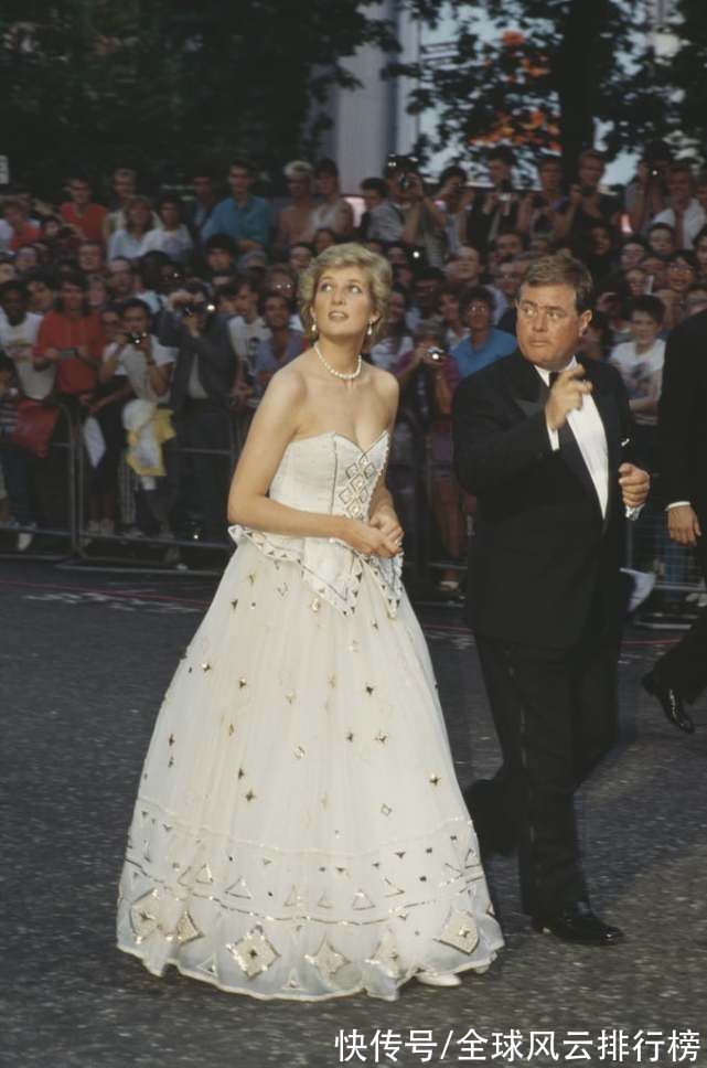 音乐剧|网飞线上首发音乐剧《戴安娜》预告片，英国玫瑰一生重要瞬间重现