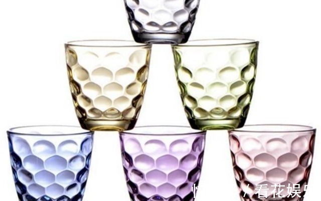 舌头|女孩喝水被水杯“卡住舌头”,家有这类水杯要注意,别给孩子用了