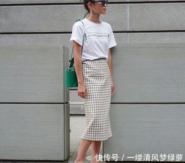 新花样|看了这一位日本主妇穿搭,减龄不重样,把白T恤穿出“新花样”