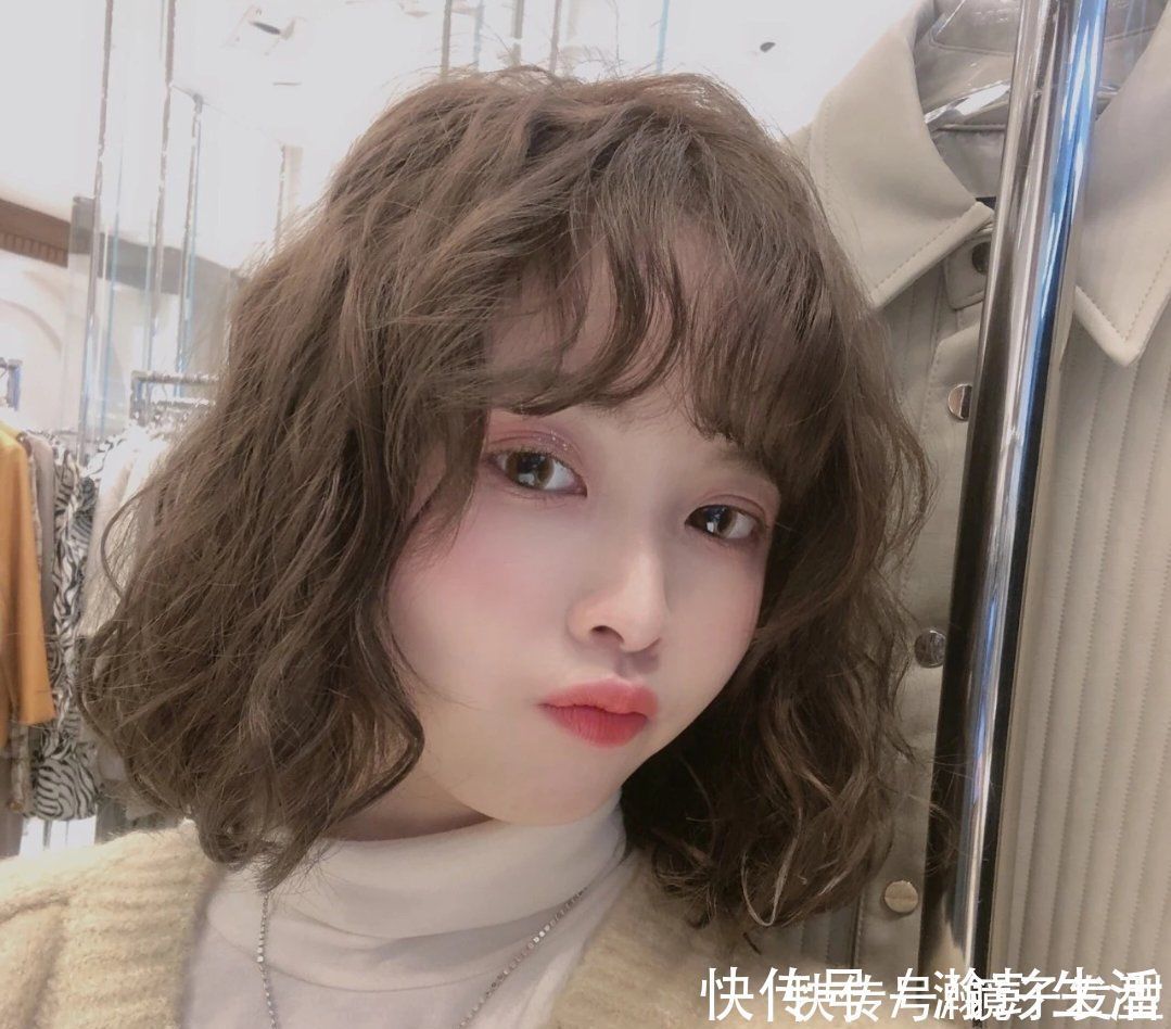 新年 新年发型别再乱剪了,这才是当下最火的发型,无论长短都很心动